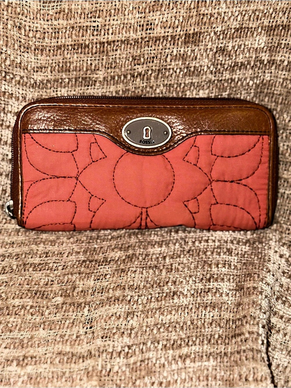 Fossil Key-Per Quilted Zip Around Wallet Pink & Brown